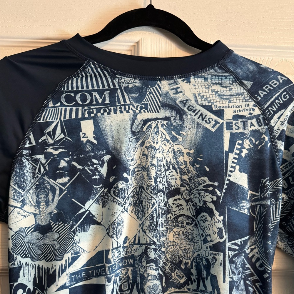 Volcom Rash Guard Wms L Excellent Condition - Picture 2 of 6